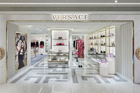 versace retail academy